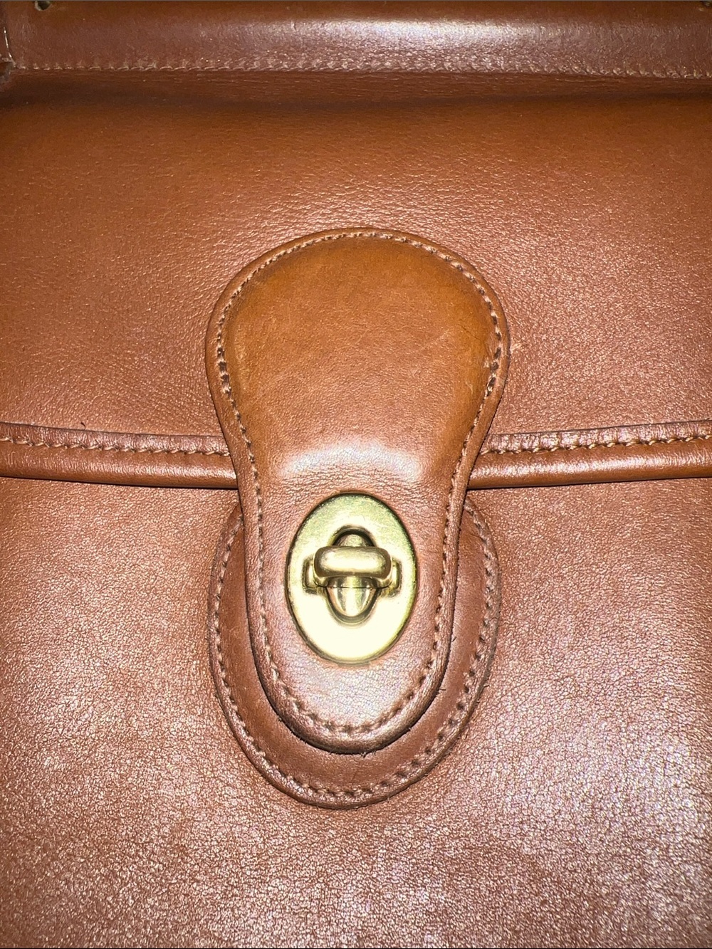 Coach 1998 Willis Crossbody Station Bag in Tan - Picture 7 of 11
